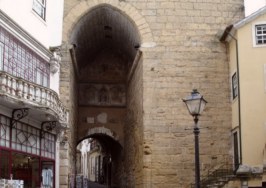 Siglo XII. En la parte vieja de la ciudad. Con influencias judas y moras.