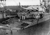 Lutzow (ex Deutschland) en Kiel con la popa hundida. Fue alcanzado por un torpedo durante su vuelta de Noruega