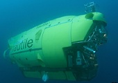 El 1 de diciembre 2002 lleg a Vigo el buque francs Atalante con el batiscafo Nautile que sell 17 de las 20 grietas del escape de fuel. Eslora: 8 m Peso: 19,50 Tm Velocidad mxima: 1,7 nudos Radio de accin en fondo 7,5 Km Profundidad mxima 6.000 m Autonoma: 5 h Dotacin: 3 hombres a bordo y 5 en superficie. En el Prestige trabaj a 3.600 m de profundidad.