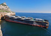 Fedra . Bulk carrier griego siniestrado en octubre de 2008 y amarrado en Gibraltar. La seccin de la tripulacin fue retirada y trasladada por la gra flotante Taklift6. La operacin de desamntelamiento fue supervisada por Titan Salvage.